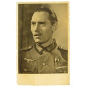 Soldat de la Wehrmacht en tunique M 36 avec barrette de médaille